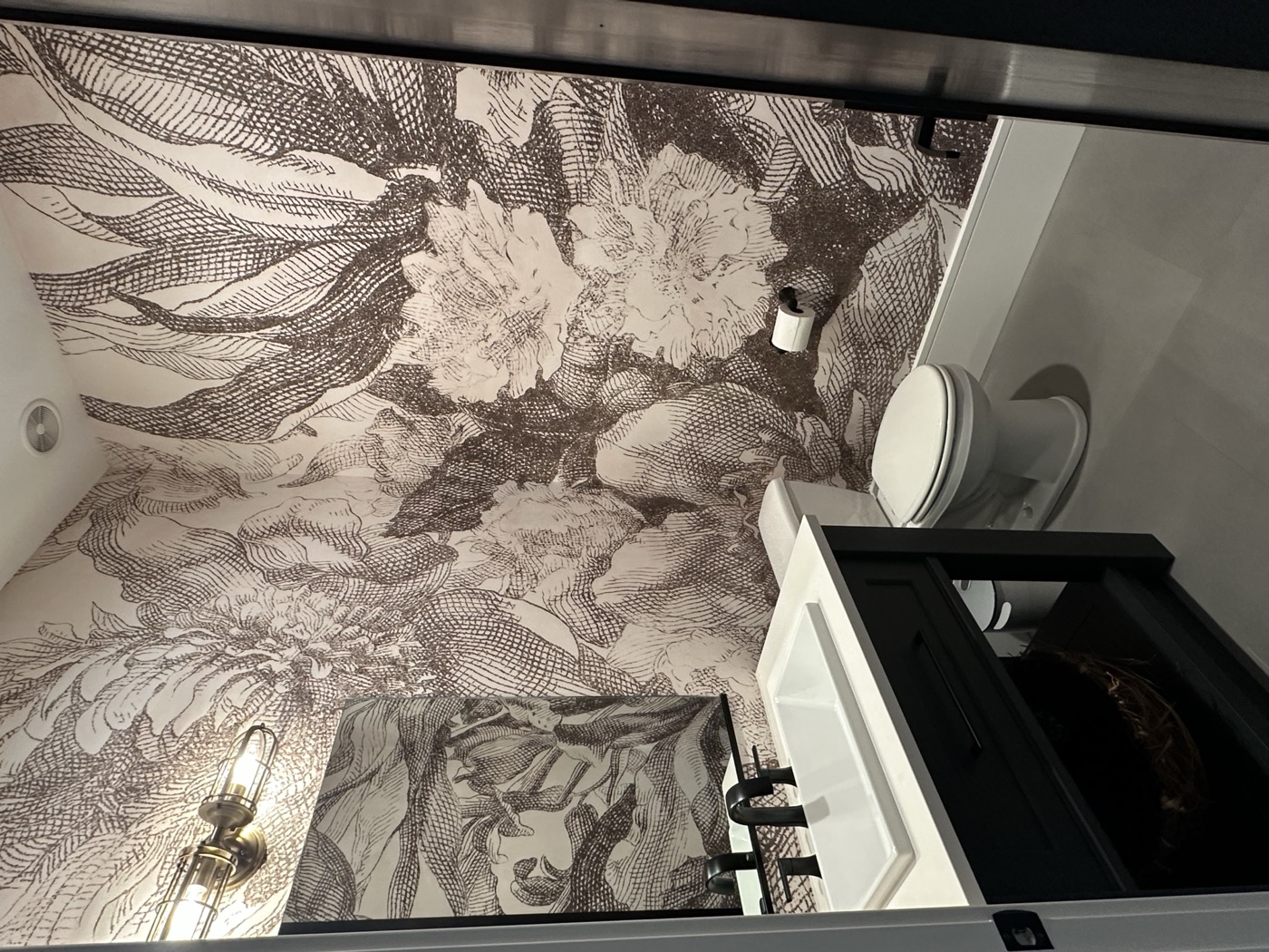 Bathroom floral etching wallpaper